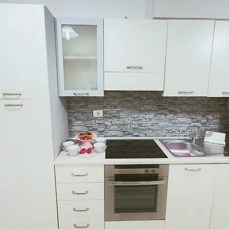 Dimora Elisa By Ca-sa Check קיוג'ה